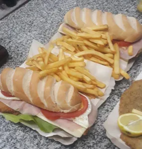 J,Q,LECHUGA,TOMATE Y HUEVO.